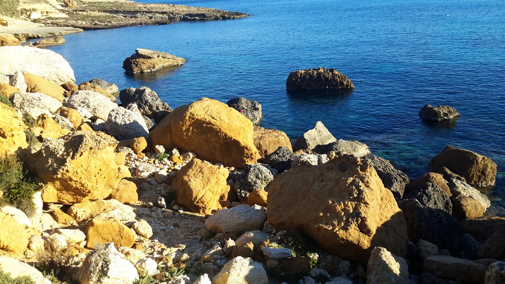 Gozo coastal walk, to Hondoq bay